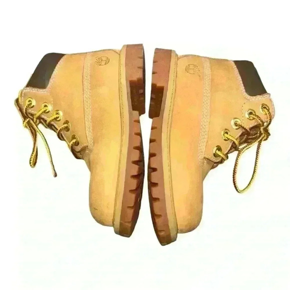 Timberland Kids' 6" Classic Boot Toddler/Little Kid size 8 - Picture 2 of 11